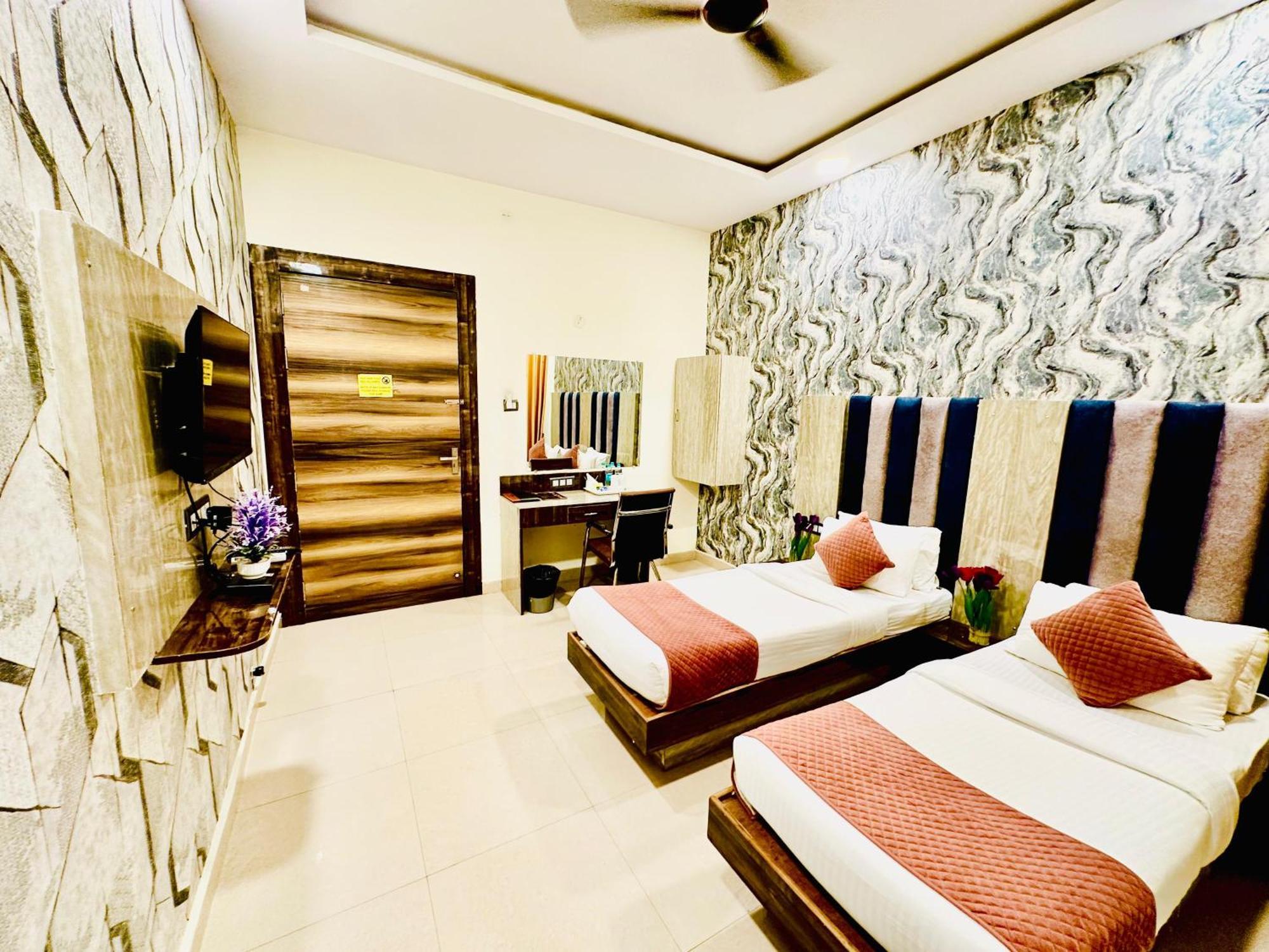 Hotel Sky International- Airport Zone Hyderabad Шамшабад Экстерьер фото